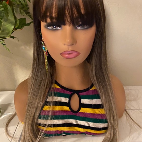 Dark straight wig - Picture 4 of 7